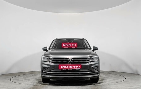 Volkswagen Tiguan II, 2021 год, 2 600 000 рублей, 2 фотография