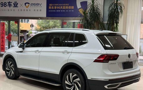 Volkswagen Tiguan II, 2023 год, 2 110 000 рублей, 5 фотография