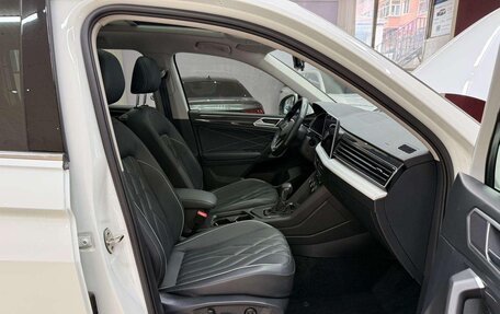 Volkswagen Tiguan II, 2023 год, 2 110 000 рублей, 9 фотография