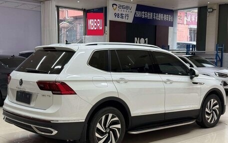 Volkswagen Tiguan II, 2023 год, 2 110 000 рублей, 4 фотография