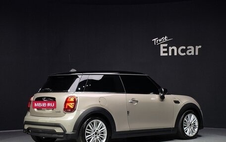 MINI Hatch, 2022 год, 1 673 000 рублей, 2 фотография