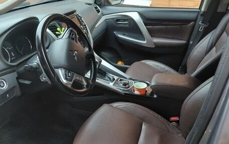 Mitsubishi Pajero Sport III рестайлинг, 2018 год, 3 000 000 рублей, 5 фотография
