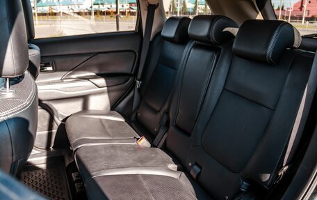 Mitsubishi Outlander III рестайлинг 3, 2014 год, 1 320 000 рублей, 5 фотография