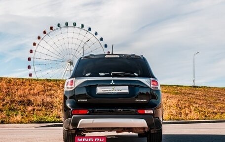 Mitsubishi Outlander III рестайлинг 3, 2014 год, 1 320 000 рублей, 10 фотография