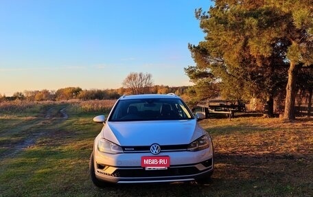 Volkswagen Golf VII рестайлинг, 2017 год, 1 820 000 рублей, 2 фотография