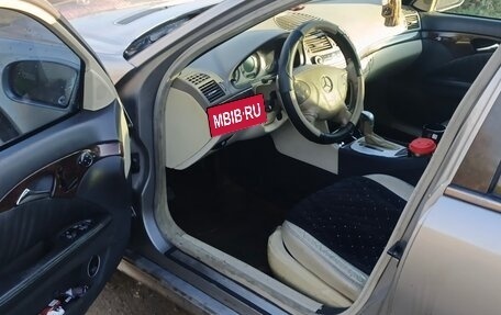 Mercedes-Benz E-Класс, 2003 год, 450 000 рублей, 3 фотография