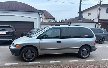 Chrysler Voyager III, 2000 год, 250 000 рублей, 2 фотография