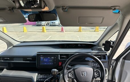 Honda Stepwgn IV рестайлинг, 2015 год, 1 495 000 рублей, 2 фотография