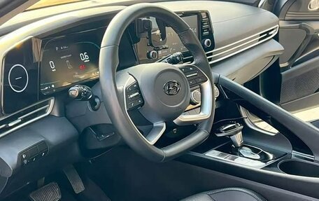 Hyundai Elantra, 2023 год, 1 750 000 рублей, 8 фотография