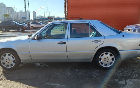 Mercedes-Benz E-Класс, 1994 год, 1 500 000 рублей, 3 фотография