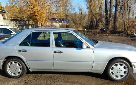 Mercedes-Benz E-Класс, 1994 год, 1 500 000 рублей, 6 фотография