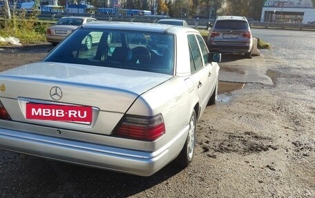 Mercedes-Benz E-Класс, 1994 год, 1 500 000 рублей, 4 фотография