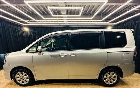 Toyota Voxy II, 2010 год, 1 379 000 рублей, 3 фотография