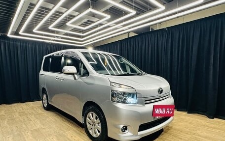 Toyota Voxy II, 2010 год, 1 379 000 рублей, 8 фотография