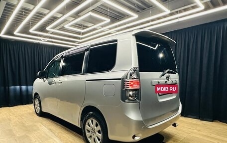 Toyota Voxy II, 2010 год, 1 379 000 рублей, 4 фотография