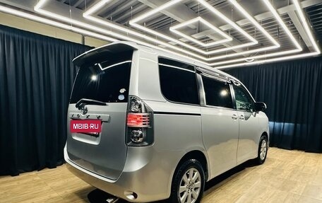 Toyota Voxy II, 2010 год, 1 379 000 рублей, 6 фотография