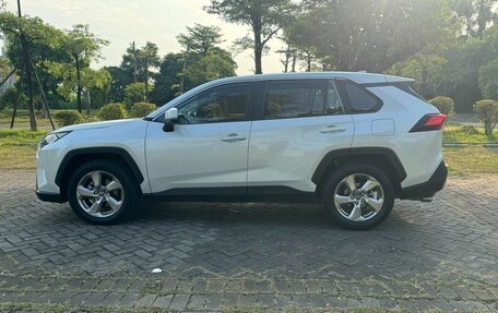 Toyota RAV4, 2022 год, 3 400 000 рублей, 4 фотография