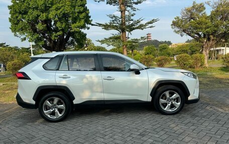 Toyota RAV4, 2022 год, 3 400 000 рублей, 5 фотография