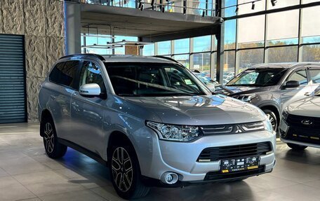Mitsubishi Outlander III рестайлинг 3, 2013 год, 1 350 000 рублей, 3 фотография
