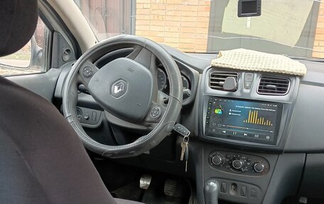 Renault Logan II, 2016 год, 650 000 рублей, 5 фотография