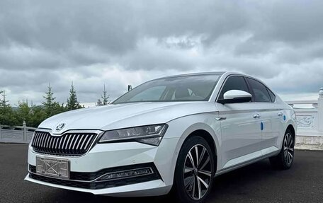 Skoda Superb III рестайлинг, 2022 год, 2 165 000 рублей, 3 фотография