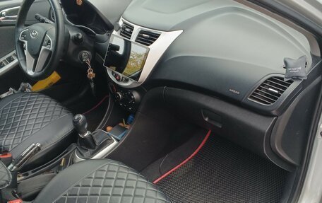 Hyundai Solaris II рестайлинг, 2012 год, 860 000 рублей, 2 фотография