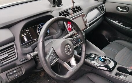 Nissan Leaf II, 2019 год, 2 530 000 рублей, 3 фотография