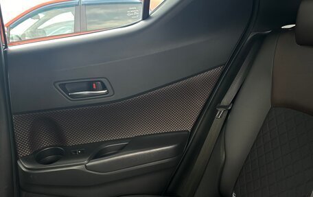 Toyota C-HR I рестайлинг, 2018 год, 1 640 000 рублей, 6 фотография
