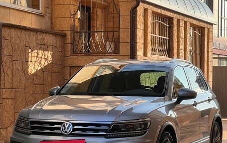 Volkswagen Tiguan II, 2019 год, 3 100 000 рублей, 2 фотография