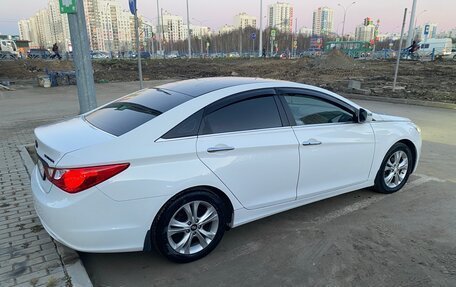 Hyundai Sonata VI, 2011 год, 990 000 рублей, 3 фотография