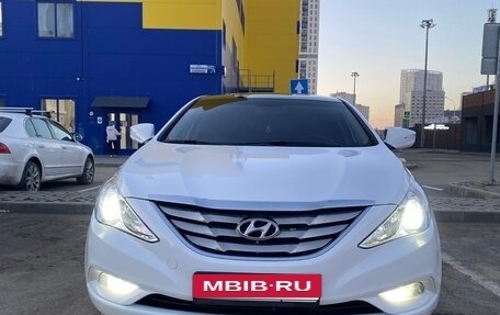 Hyundai Sonata VI, 2011 год, 990 000 рублей, 2 фотография