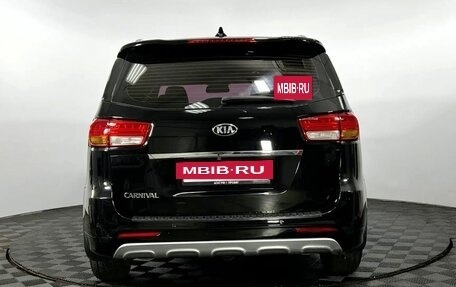 KIA Carnival III, 2017 год, 2 600 000 рублей, 7 фотография