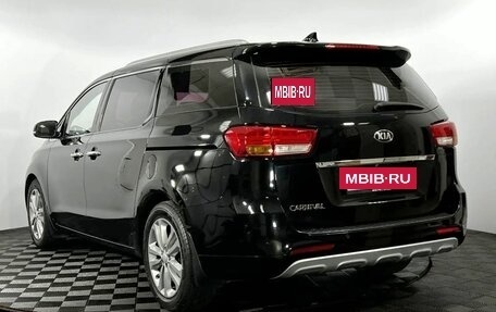 KIA Carnival III, 2017 год, 2 600 000 рублей, 8 фотография