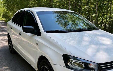 Volkswagen Polo VI (EU Market), 2011 год, 560 000 рублей, 2 фотография