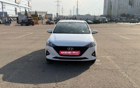 Hyundai Solaris II рестайлинг, 2021 год, 1 360 000 рублей, 2 фотография