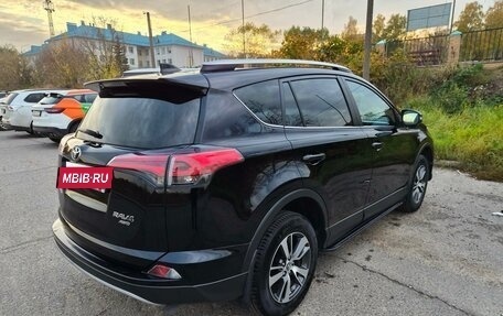Toyota RAV4, 2017 год, 2 400 000 рублей, 4 фотография