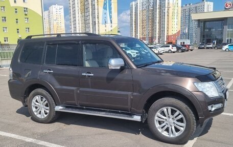 Mitsubishi Pajero IV рестайлинг 2, 2017 год, 2 990 000 рублей, 4 фотография