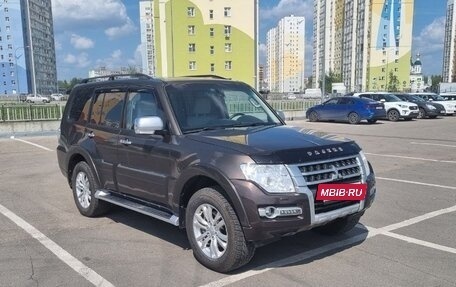 Mitsubishi Pajero IV рестайлинг 2, 2017 год, 2 990 000 рублей, 5 фотография