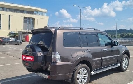 Mitsubishi Pajero IV рестайлинг 2, 2017 год, 2 990 000 рублей, 3 фотография