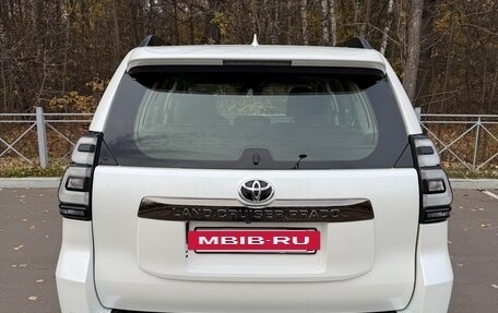 Toyota Land Cruiser Prado 150 рестайлинг, 2021 год, 7 000 000 рублей, 4 фотография