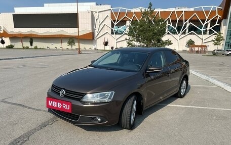 Volkswagen Jetta VII, 2013 год, 1 000 000 рублей, 2 фотография