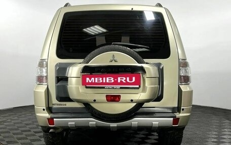 Mitsubishi Pajero IV рестайлинг 2, 2012 год, 1 350 000 рублей, 7 фотография