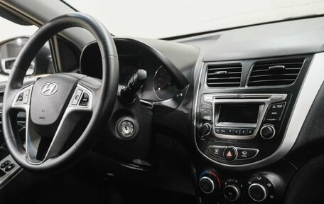 Hyundai Solaris II рестайлинг, 2015 год, 989 000 рублей, 20 фотография