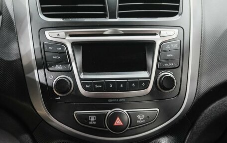 Hyundai Solaris II рестайлинг, 2015 год, 989 000 рублей, 28 фотография