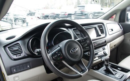 KIA Carnival III, 2017 год, 2 380 000 рублей, 6 фотография