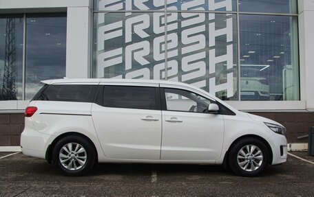 KIA Carnival III, 2017 год, 2 380 000 рублей, 5 фотография