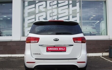 KIA Carnival III, 2017 год, 2 380 000 рублей, 4 фотография