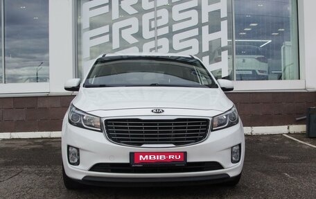 KIA Carnival III, 2017 год, 2 380 000 рублей, 3 фотография
