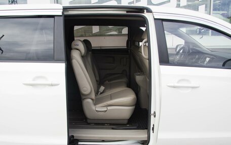 KIA Carnival III, 2017 год, 2 380 000 рублей, 11 фотография