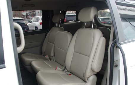KIA Carnival III, 2017 год, 2 380 000 рублей, 8 фотография